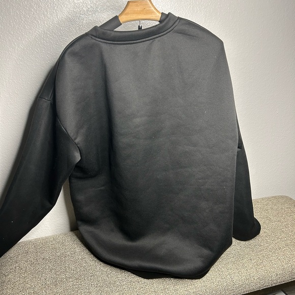 Women pull over sweater. - Picture 2 of 3